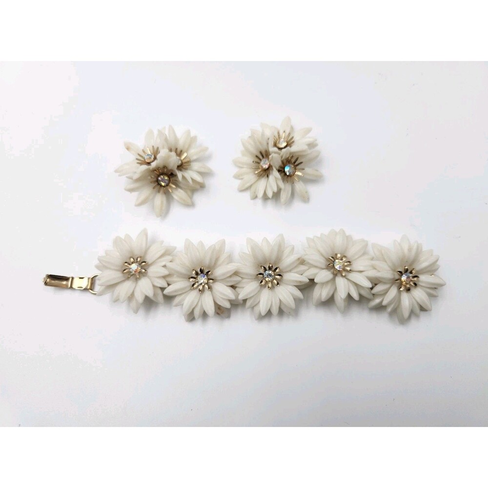 Vintage CORO Signed 1950's White Soft Plastic Daisy Flower Earring Bracelet Set